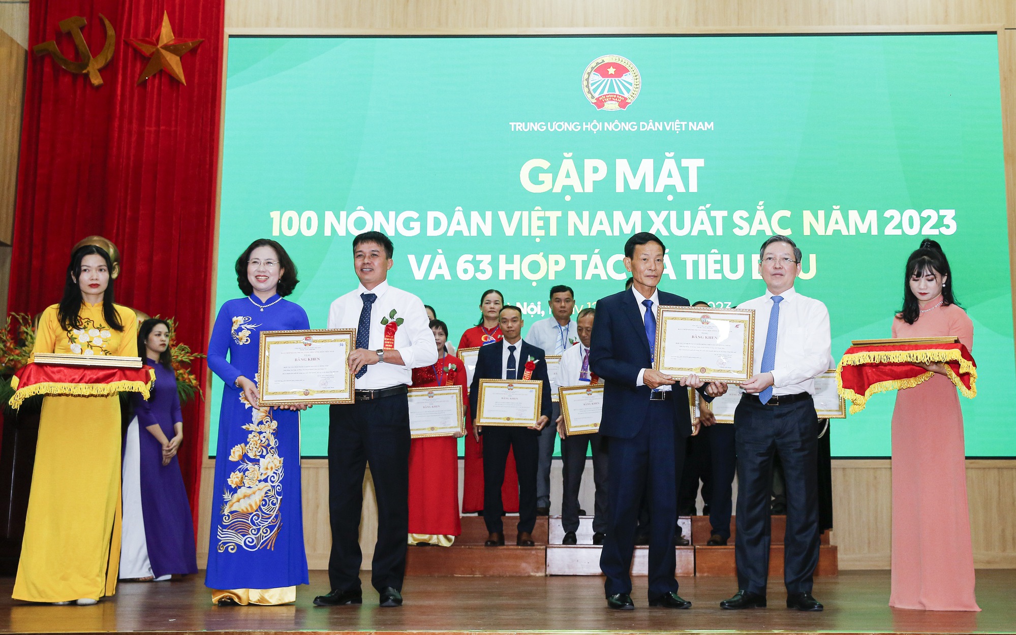 163 NDVNXS và HTX tiêu biểu 2023 nhận bằng khen từ Trung ương Hội nông dân Việt Nam