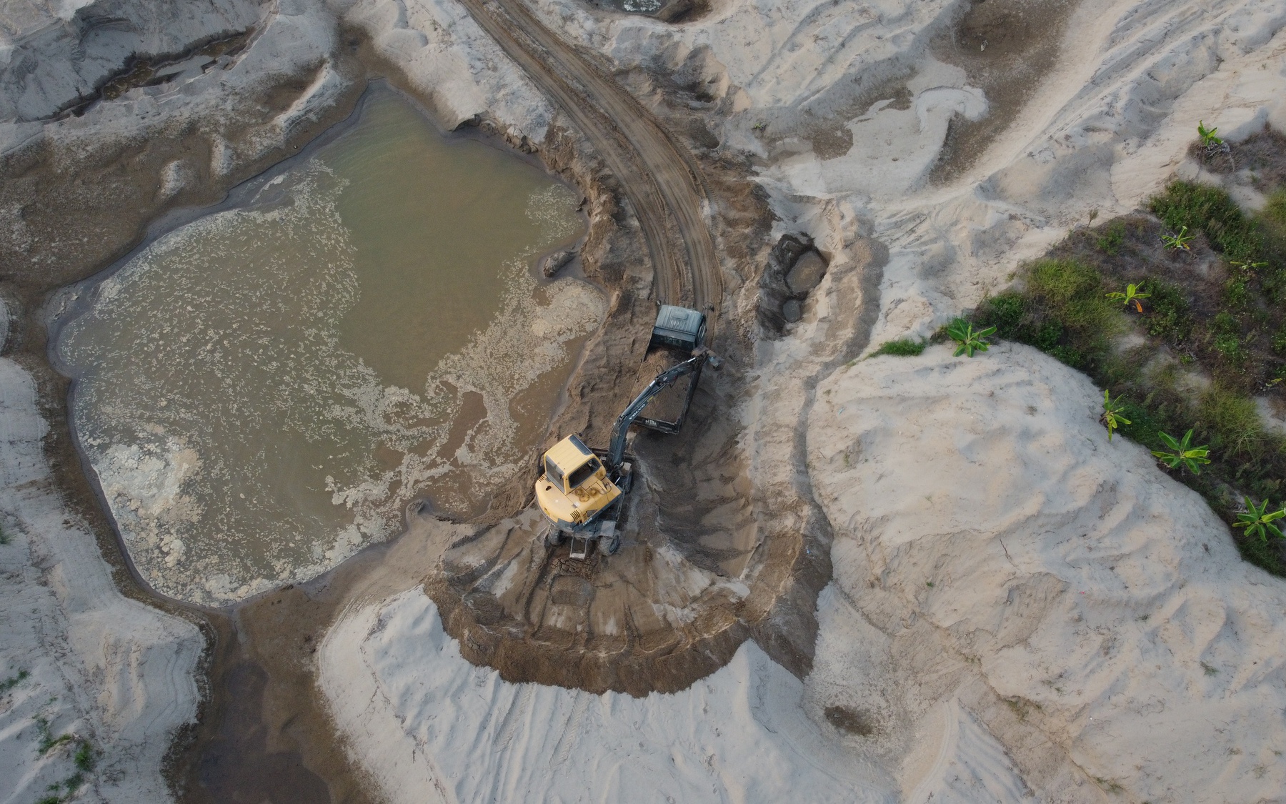 Huyện Thanh Ba (Phú Thọ): Chính quyền ở đâu khi để xẩy ra tình trạng khai thác cát trái phép lộng hành?