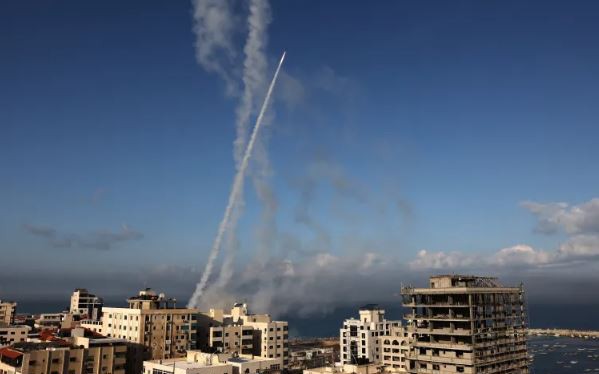 Clip: Rocket từ Dải Gaza lao tới tấp về phía Israel