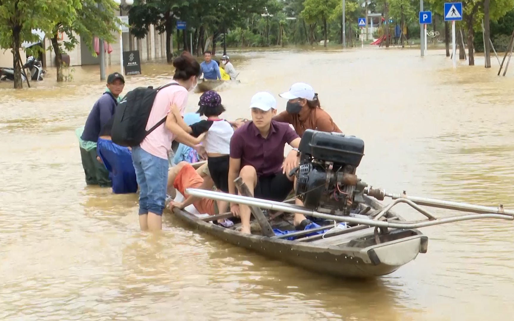 Hơn 12 nghìn ngôi nhà bị ngập do mưa lũ tại miền Trung