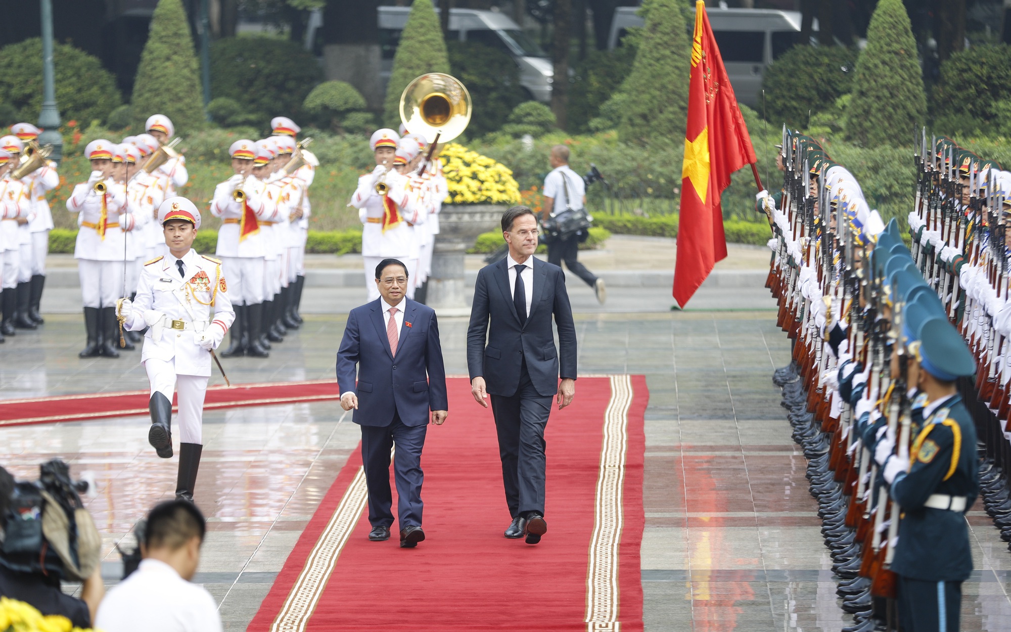 Hình ảnh Thủ tướng Phạm Minh Chính chủ trì Lễ đón chính thức Thủ tướng Hà Lan Mark Rutte 