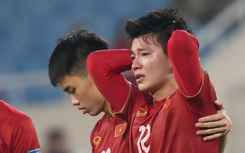 "Kẻ khóc người cười" trên sân Mỹ Đình sau trận đấu giữa Việt Nam và Iraq