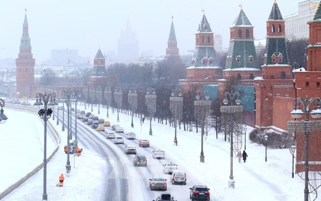 Clip: Nga hứng chịu bão tuyết và lũ lụt, người dân được khuyến cáo ở trong nhà