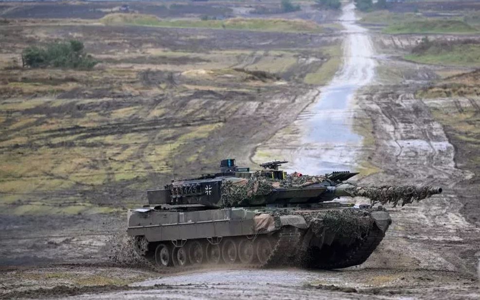 Clip: Đức viện trợ thêm 25 xe tăng Leopard cho Ukraine