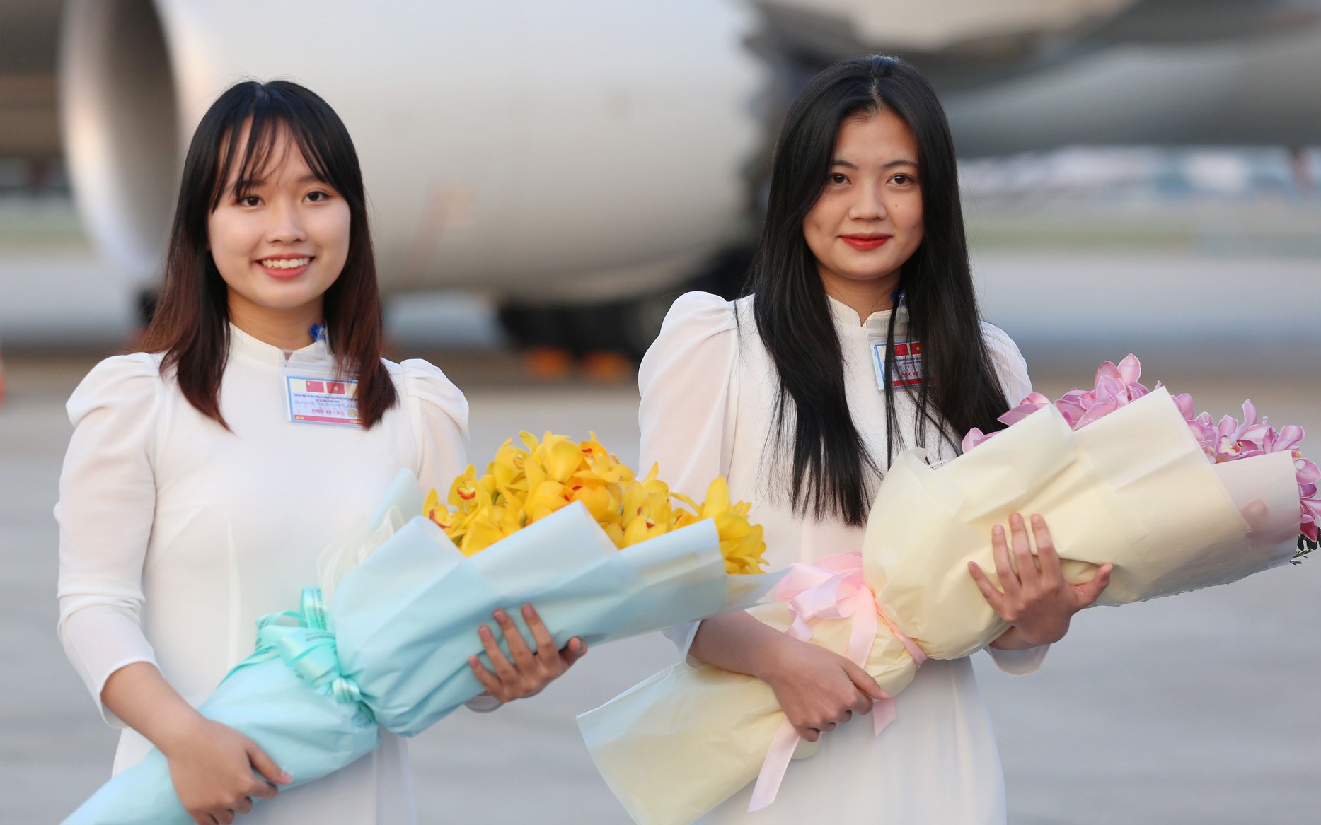 Chân dung 2 nữ sinh tặng hoa Tổng bí thư, Chủ tịch nước Tập Cận Bình và Phu nhân tại Nội Bài
