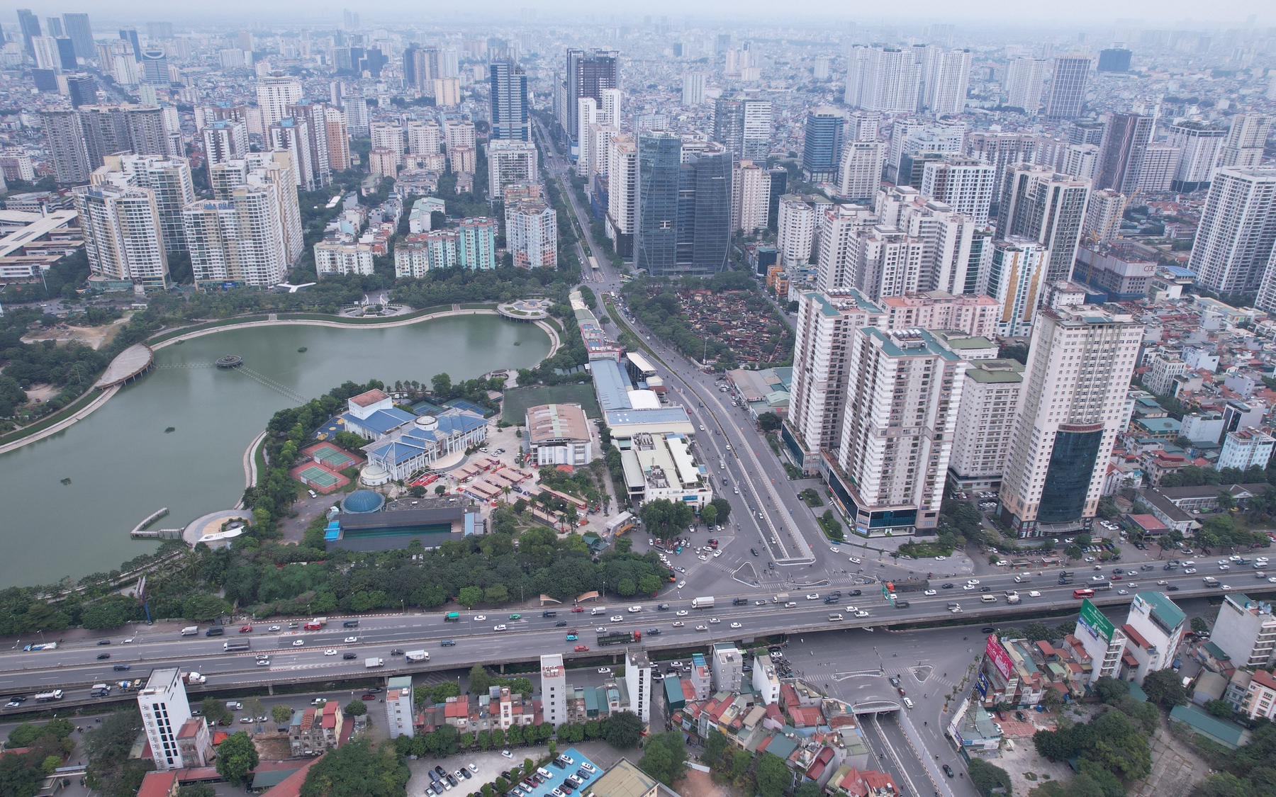 Video: Toàn cảnh tuyến đường bị “băm nát” quy hoạch đang chờ Hà Nội xử lý nhìn từ flycam