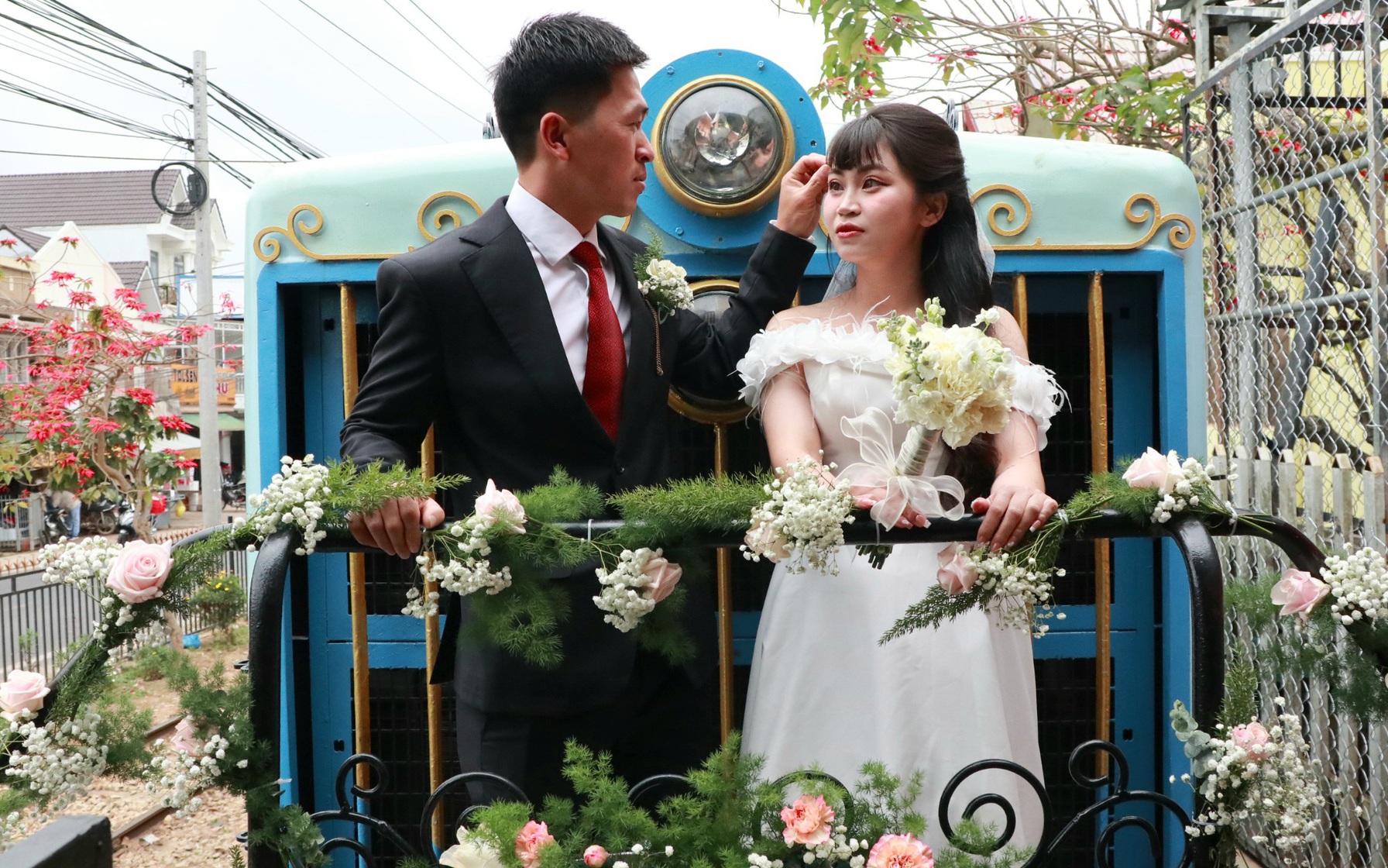 Lễ cưới đầu tiên ở Việt Nam trên toa tàu của nhà ga cổ nhất Đông Dương