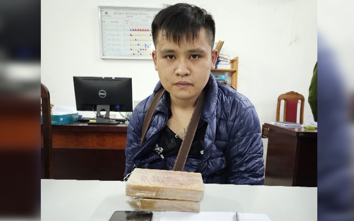 "Ôm" 2 bánh heroin đi bán kiếm lời, nam thanh niên ở Sơn La bị tóm gọn