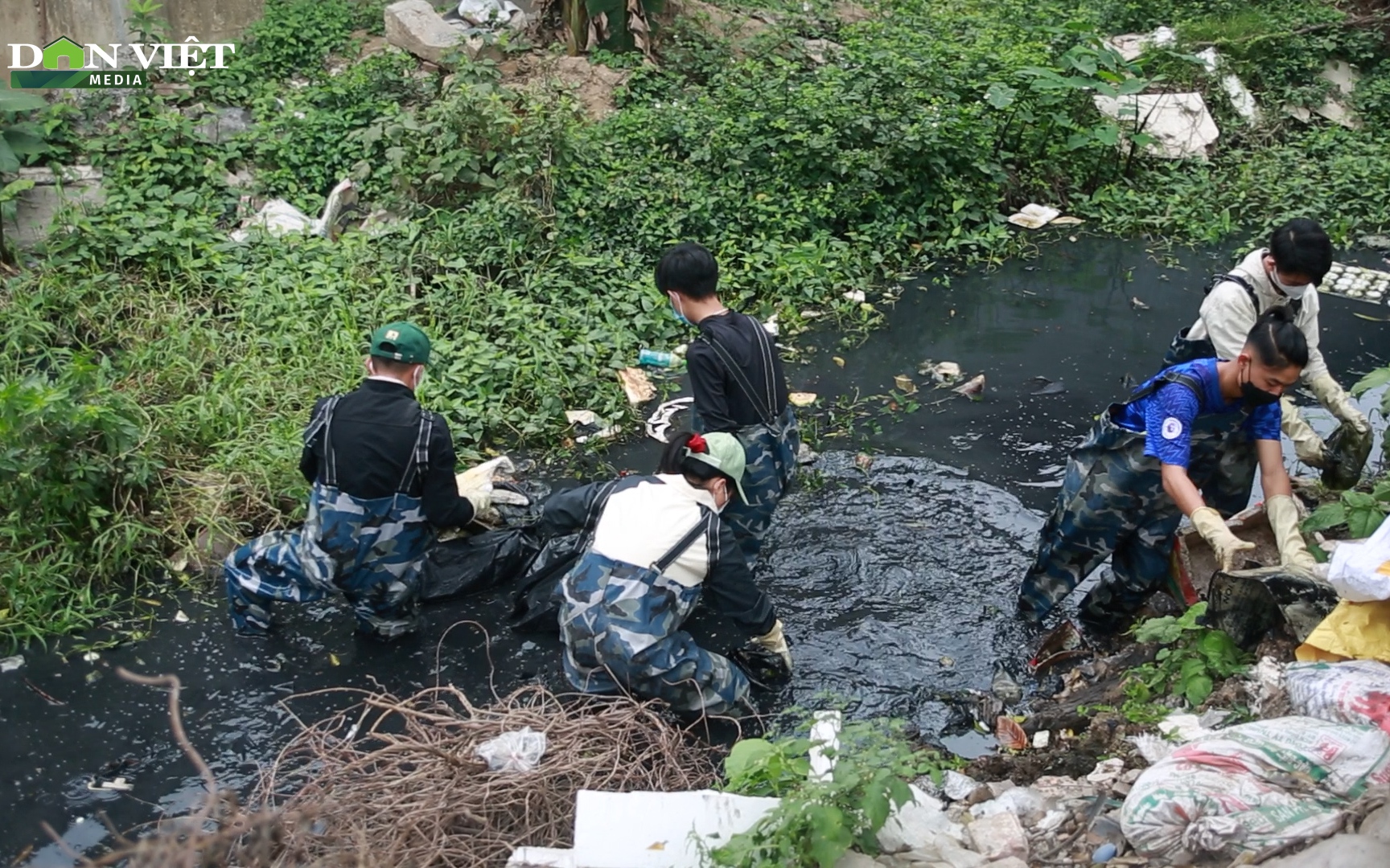 Những bạn trẻ "hồi sinh" sông ngòi, kênh rạch khắp Hà Nội