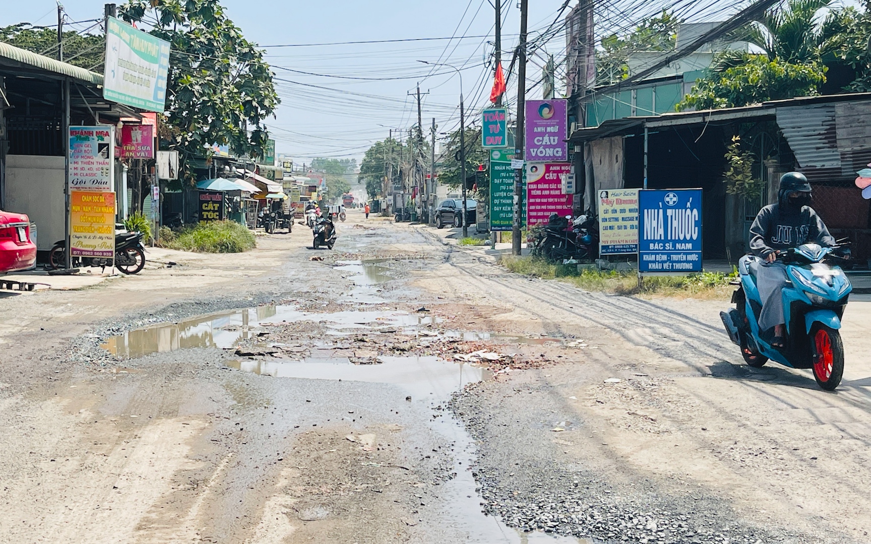 Video: Cận cảnh con đường "đau khổ" mưa ngập, nắng bụi ở Đồng Nai