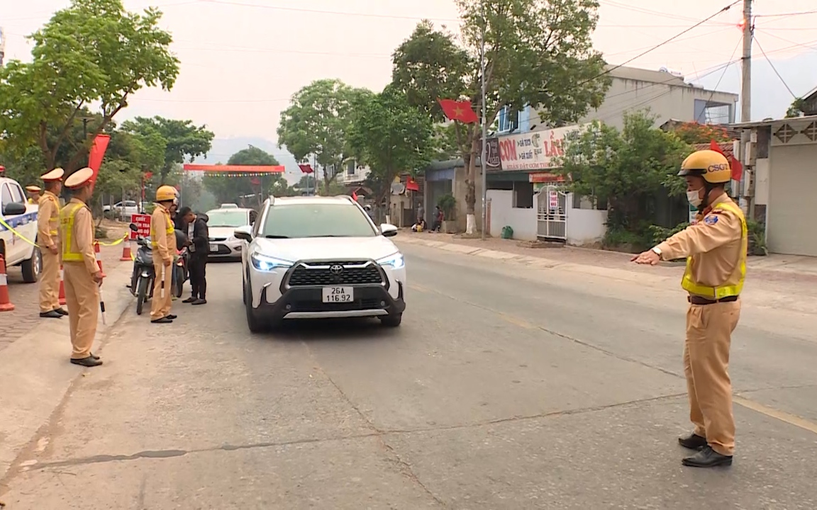 Sau thời gian "nóng" xử lý nồng độ cồn, người dân Sơn La mất thói quen tự lái xe sau khi uống rượu bia