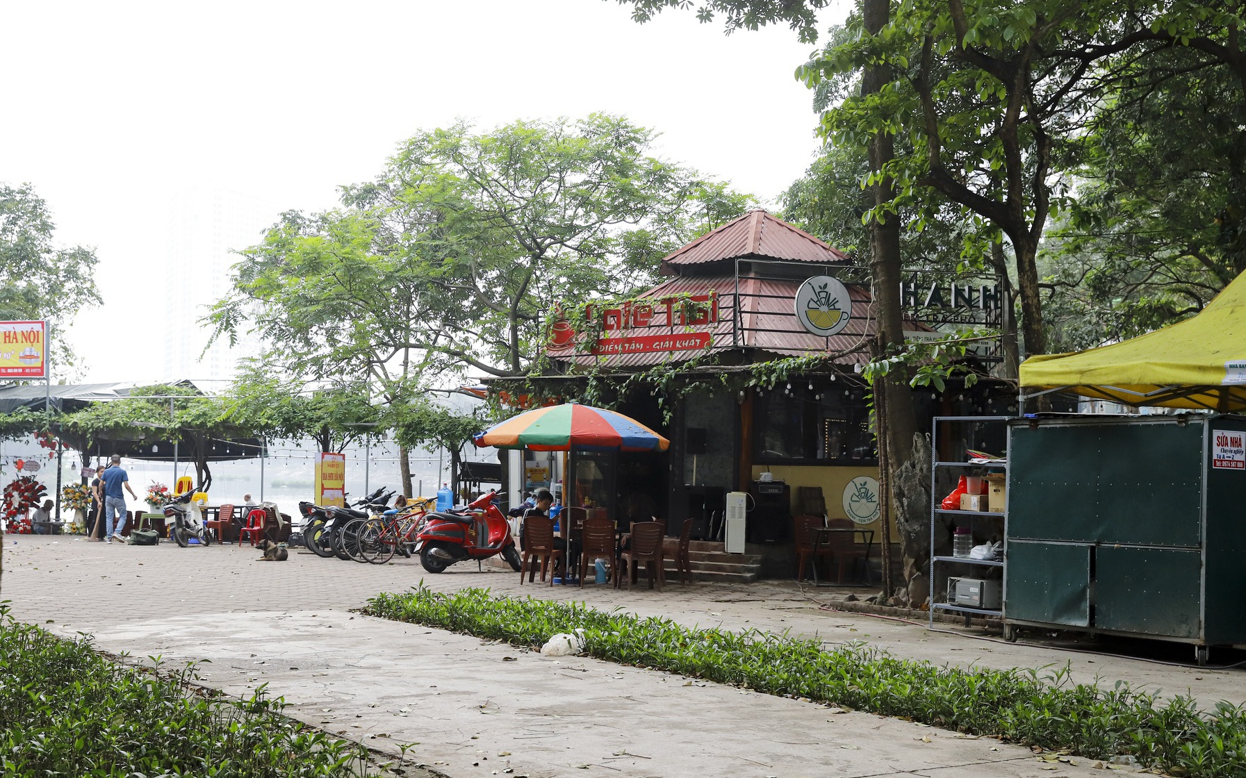 Quán bia và trà đá "xẻ thịt" công viên rộng 6.000 m2 tại bán đảo phía Nam Hà Nội