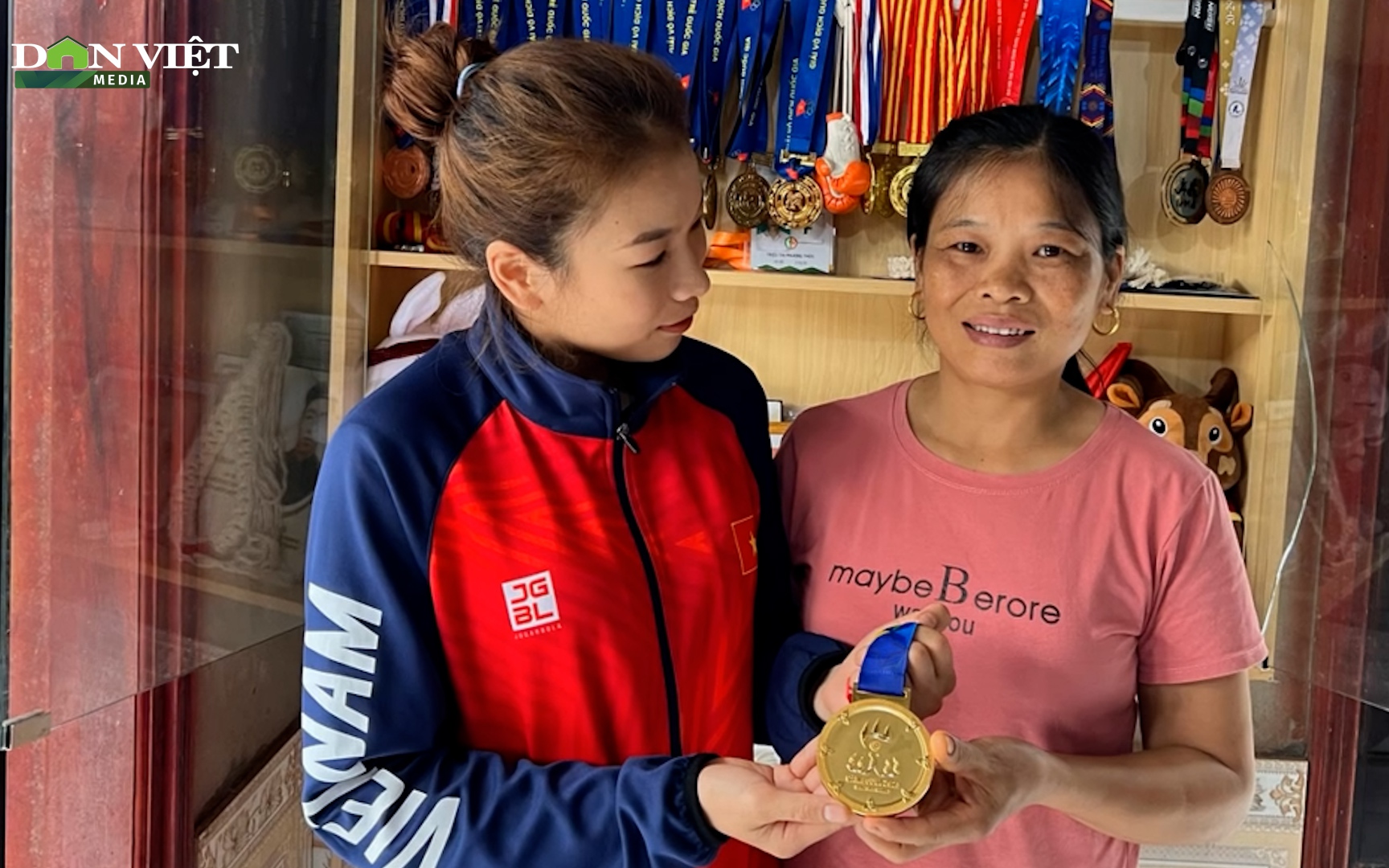 Mẹ đẻ "cô gái vàng" Kun Khmer: Xem con thi đấu hồi hộp không dám thở