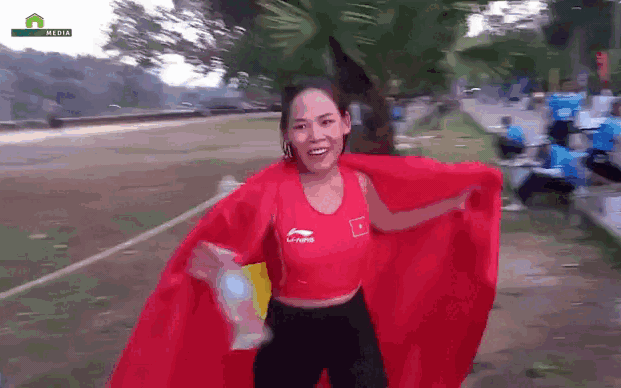 Video: Nguyễn Thị Thanh Phúc "mở hàng" HCV điền kinh Việt Nam tại SEA Games 32