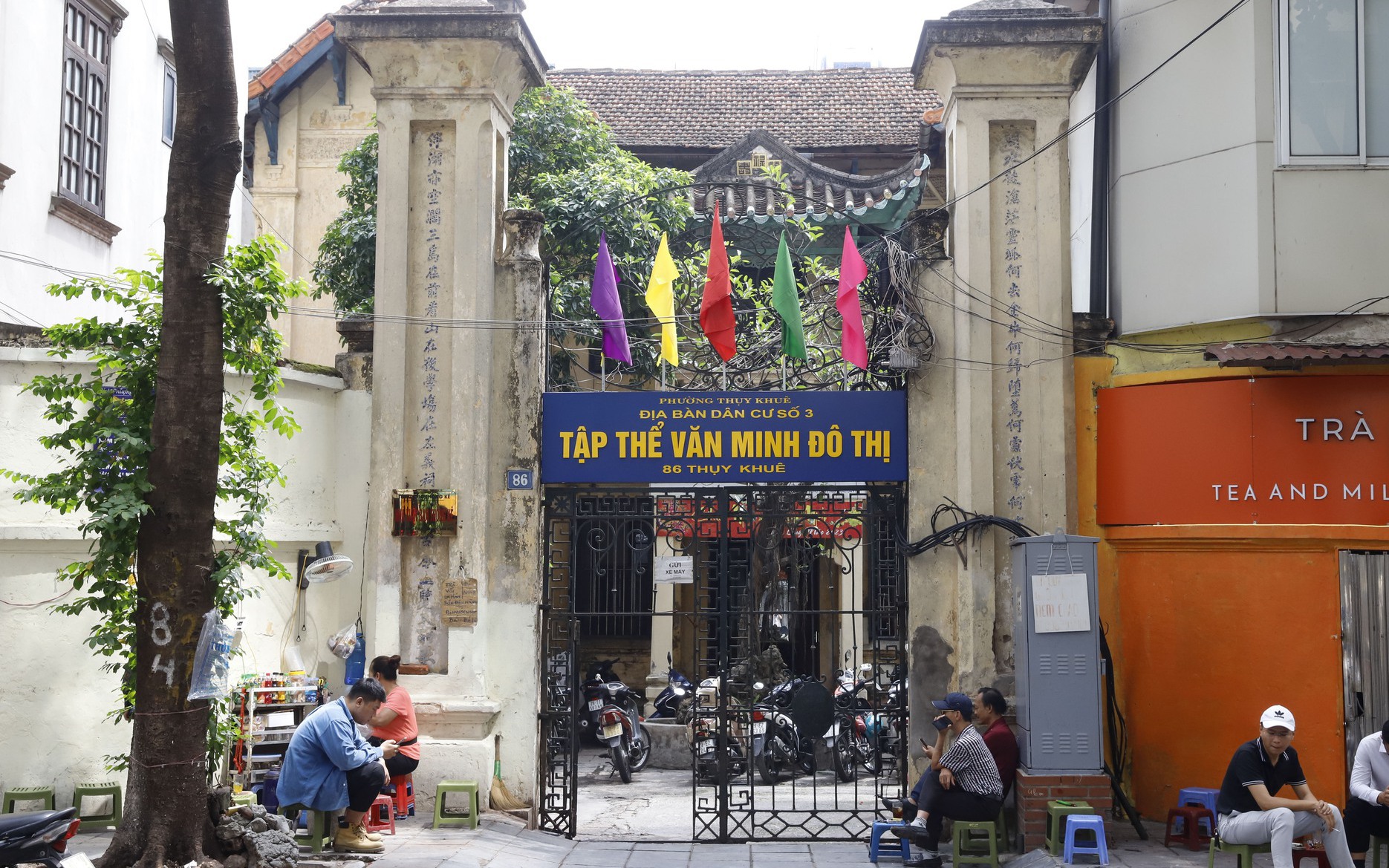 Khám phá biệt thự 100 năm tuổi ẩn sau chiếc cổng sắt cổ duy nhất tại Hà Nội ghi năm khánh thành