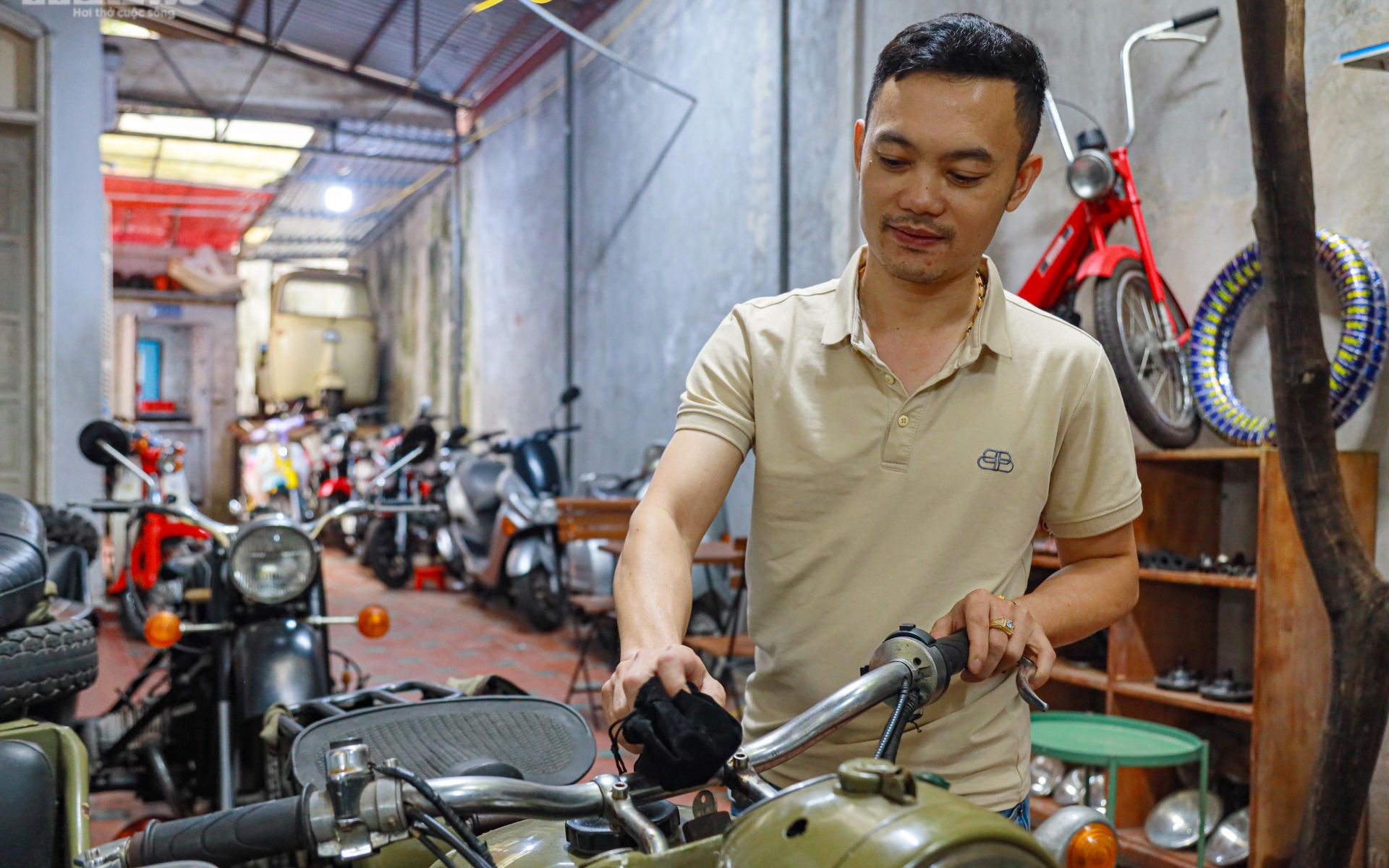 Ngắm bộ sưu tập xe cổ hàng trăm năm tuổi của chàng trai 9X ở Hà Nội