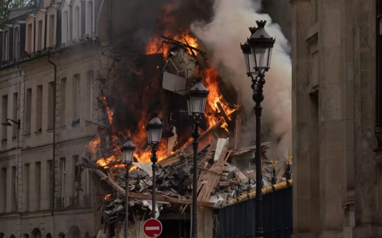 Clip: Nổ lớn do rò rỉ khí gas ở Paris khiến ít nhất 37 người bị thương