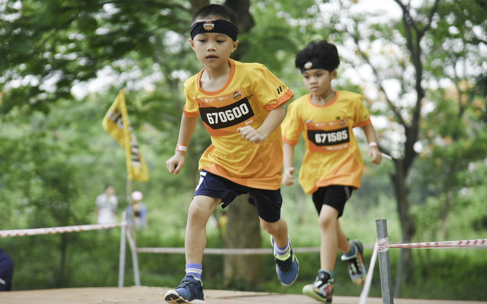 Hơn 1.500 chân chạy nhí tham gia giải đấu vượt chướng ngại vật tại Hà Nội
