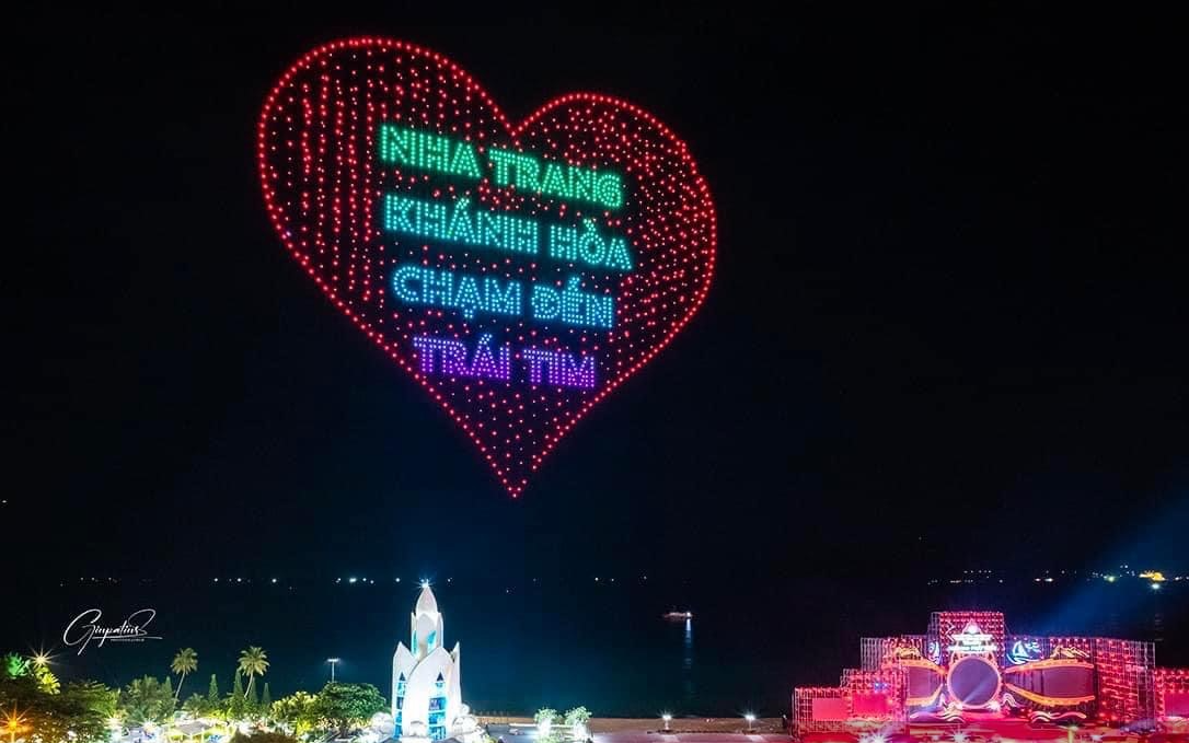 Hàng nghìn máy bay không người lái trình diễn tại festival biển Nha Trang