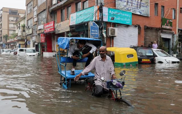 Clip: Mưa lớn gây lũ lụt, sạt lở đất tại Ấn Độ khiến hàng chục người thiệt mạng