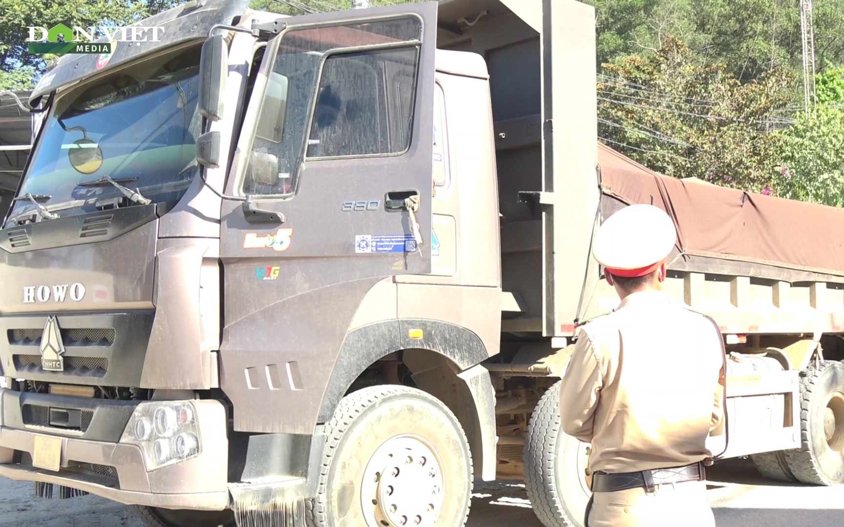 Huyện Vĩnh Lộc (Thanh Hóa): Sau phản ánh của báo Dân Việt, lực lượng chức năng ra quân xử lý xe quá tải