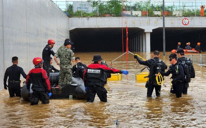 Clip: Mưa lớn tại Hàn Quốc khiến ít nhất 39 người thiệt mạng, hơn 10.000 người phải sơ tán