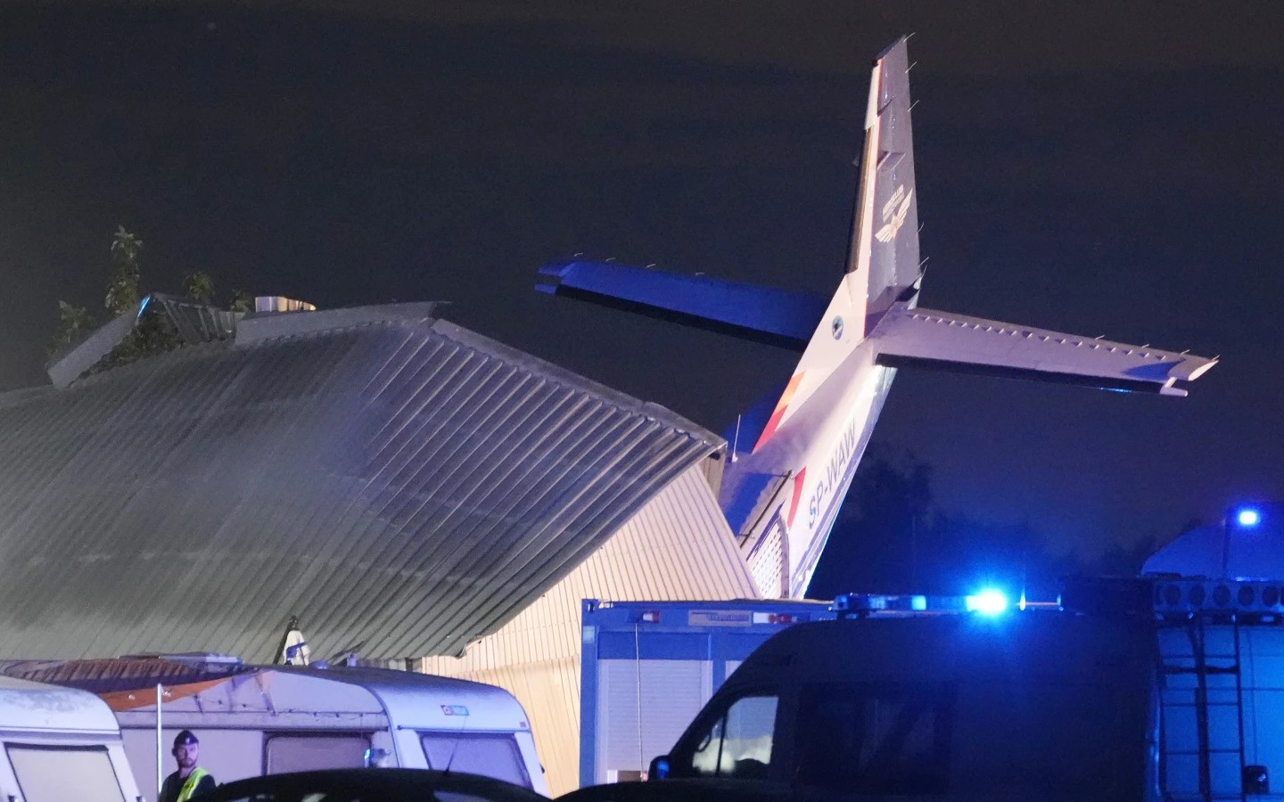 Clip: Tai nạn máy bay ở Ba Lan khiến 5 người thiệt mạng, 8 người bị thương