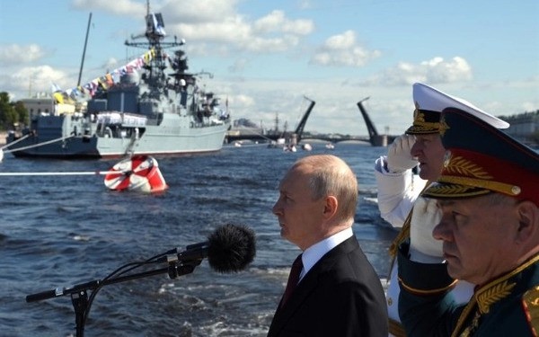 Clip: Tổng thống Putin tham dự lễ duyệt binh, hé lộ Hải quân Nga sắp nhận số tàu chiến "khủng"