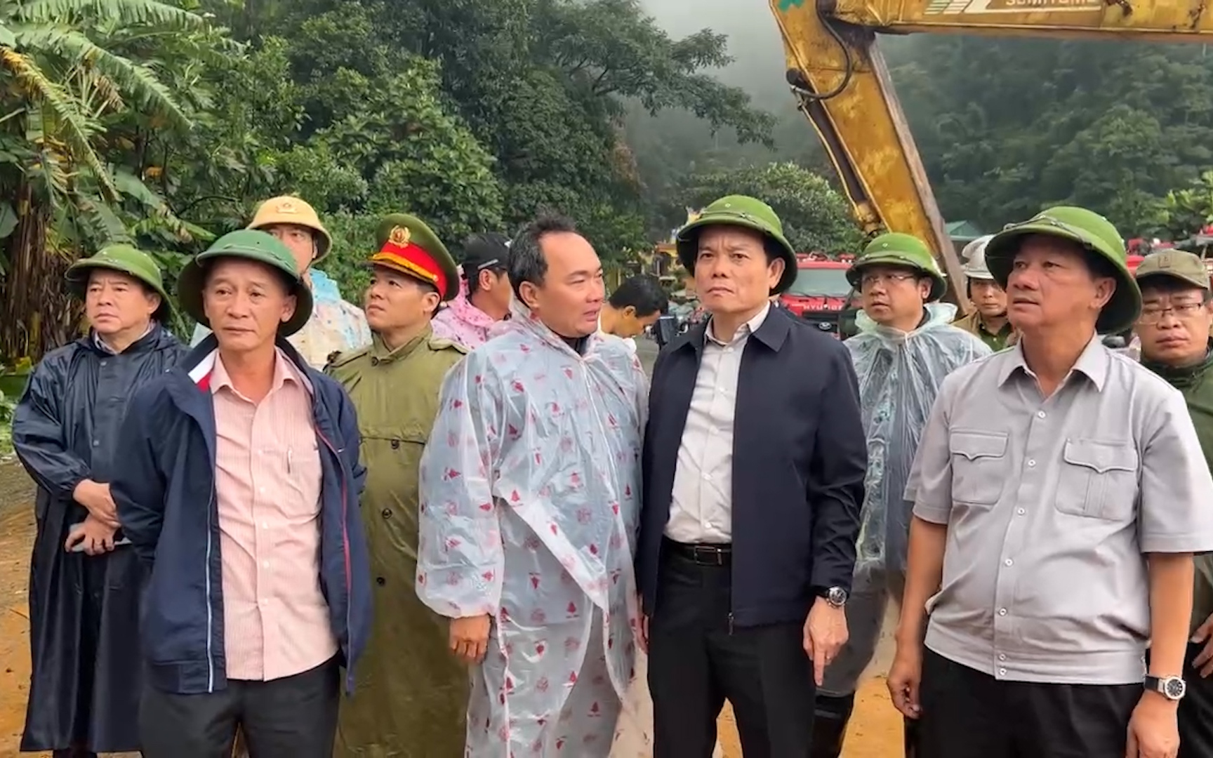 Video: Phó Thủ tướng Trần Lưu Quang thăm hỏi gia đình chiến sĩ công an hy sinh trong vụ sạt lở ở đèo Bảo Lộc
