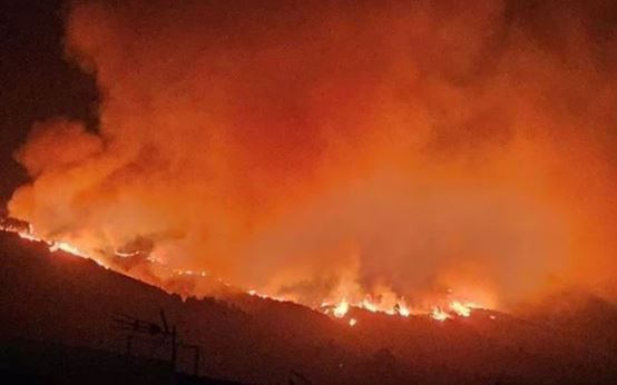 Clip: Cháy rừng lan rộng, Tây Ban Nha gấp rút yêu cầu sơ tán nhiều ngôi làng