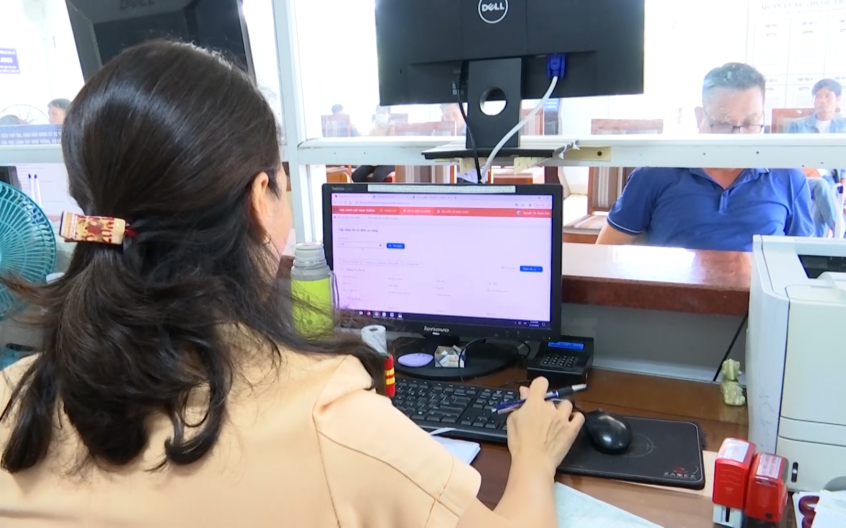 Video: Công an Đà Nẵng khắc phục lỗi hệ thống phần mềm liên thông khi đăng ký xe theo mã số định danh