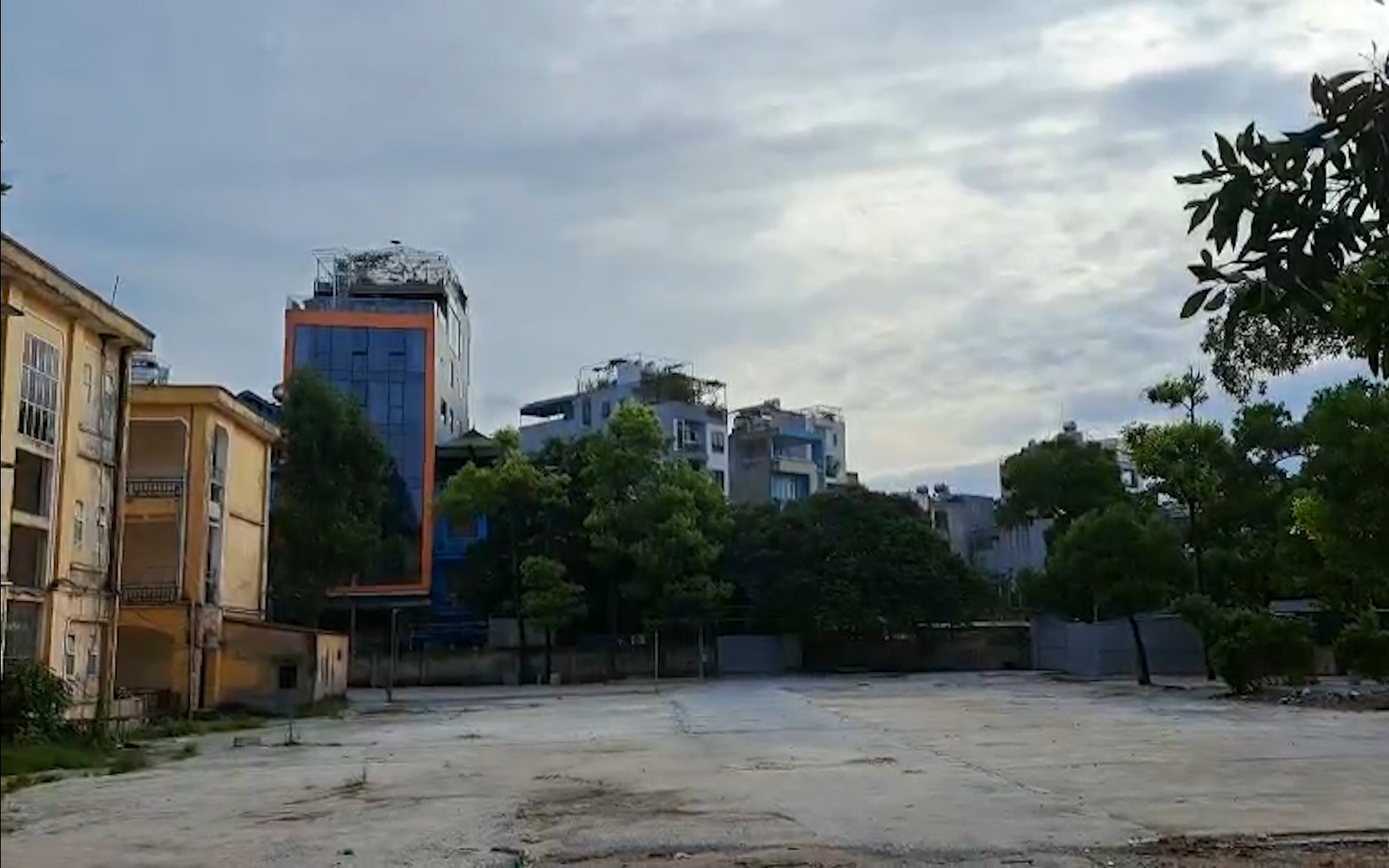 Hà Nội: Bãi trông giữ xe không phép "âm thầm" tháo dỡ sau phản ánh của Dân Việt