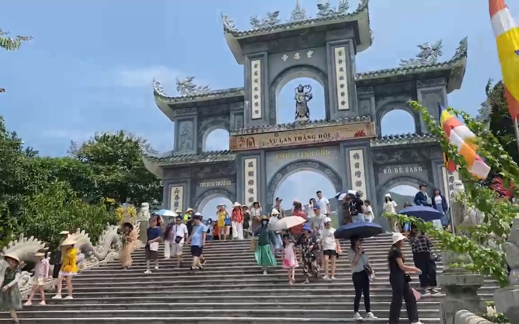 Khách du lịch nườm nượp đổ về Đà Nẵng trong ngày đầu kỳ nghỉ lễ Quốc khánh
