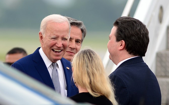 Hình ảnh Tổng thống Mỹ Joe Biden tại sân bay Nội Bài, bắt đầu chuyến thăm chính thức Việt Nam