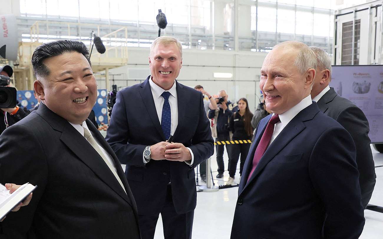 Ảnh thế giới 7 ngày qua: Ông Kim Jong-un gặp gỡ TT Putin và lũ quét, động đất khiến hàng vạn người thiệt mạng