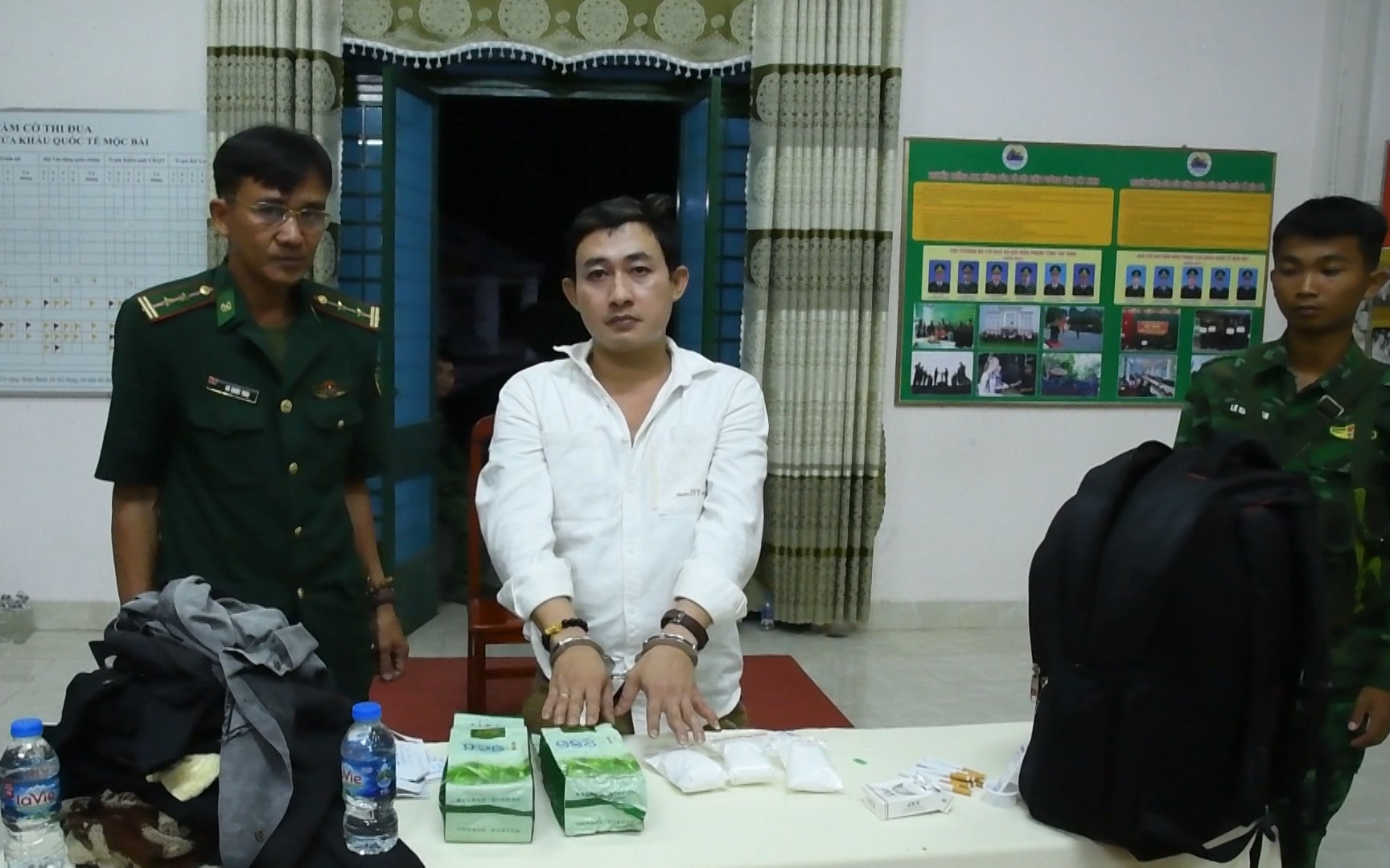 Clip: Bắt đối tượng vận chuyển 2,3kg ma túy từ Campuchia nhập cảnh trái phép vào Việt Nam