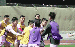ĐT Việt Nam tập luyện bài "xô đẩy, va chạm cực căng" trước trận đối đầu với Indonesia