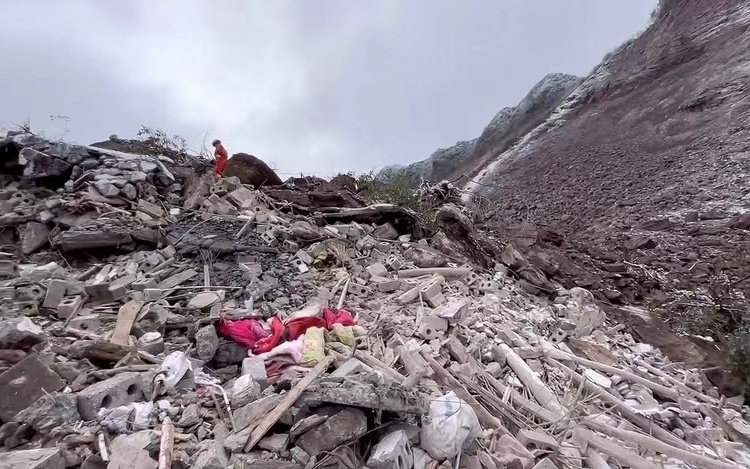 Clip: Trung Quốc dồn lực cứu hộ sau vụ lở đất khiến 47 người thiệt mạng