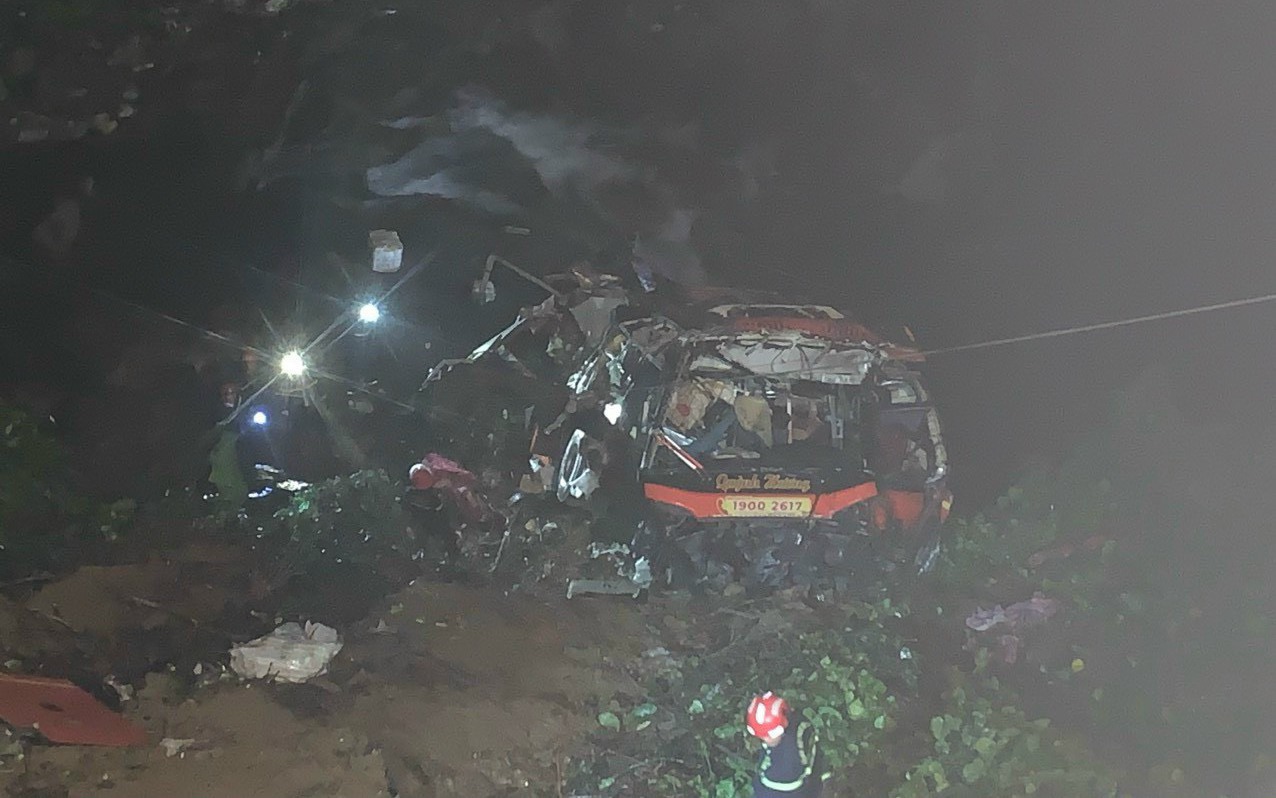Xe khách giường nằm lao xuống vực ở cao tốc La Sơn – Túy Loan: Xuyên đêm cứu các nạn nhân