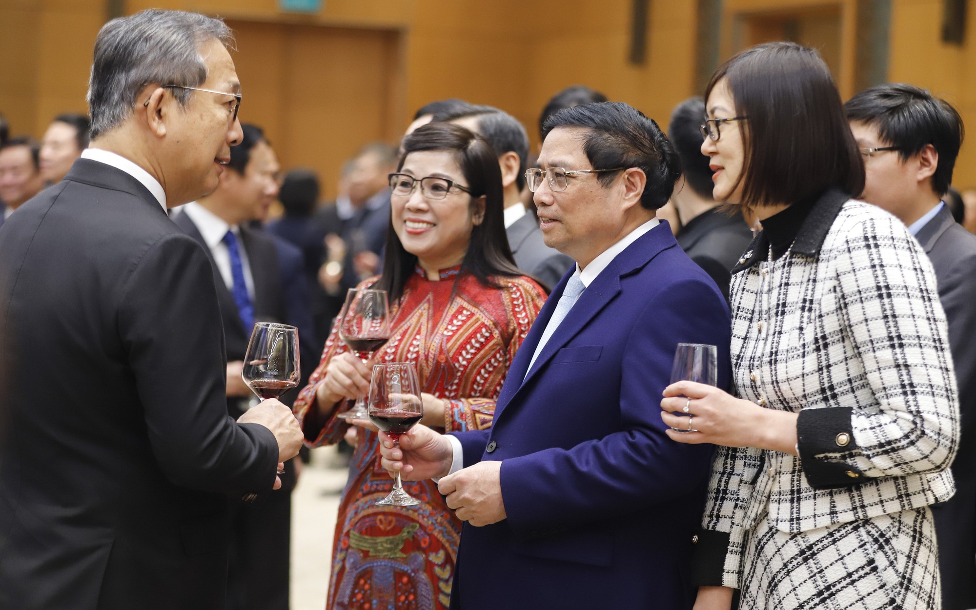 Hình ảnh Thủ tướng Phạm Minh Chính và Phu nhân chủ trì buổi gặp mặt, chiêu đãi đoàn ngoại giao tại Việt Nam
