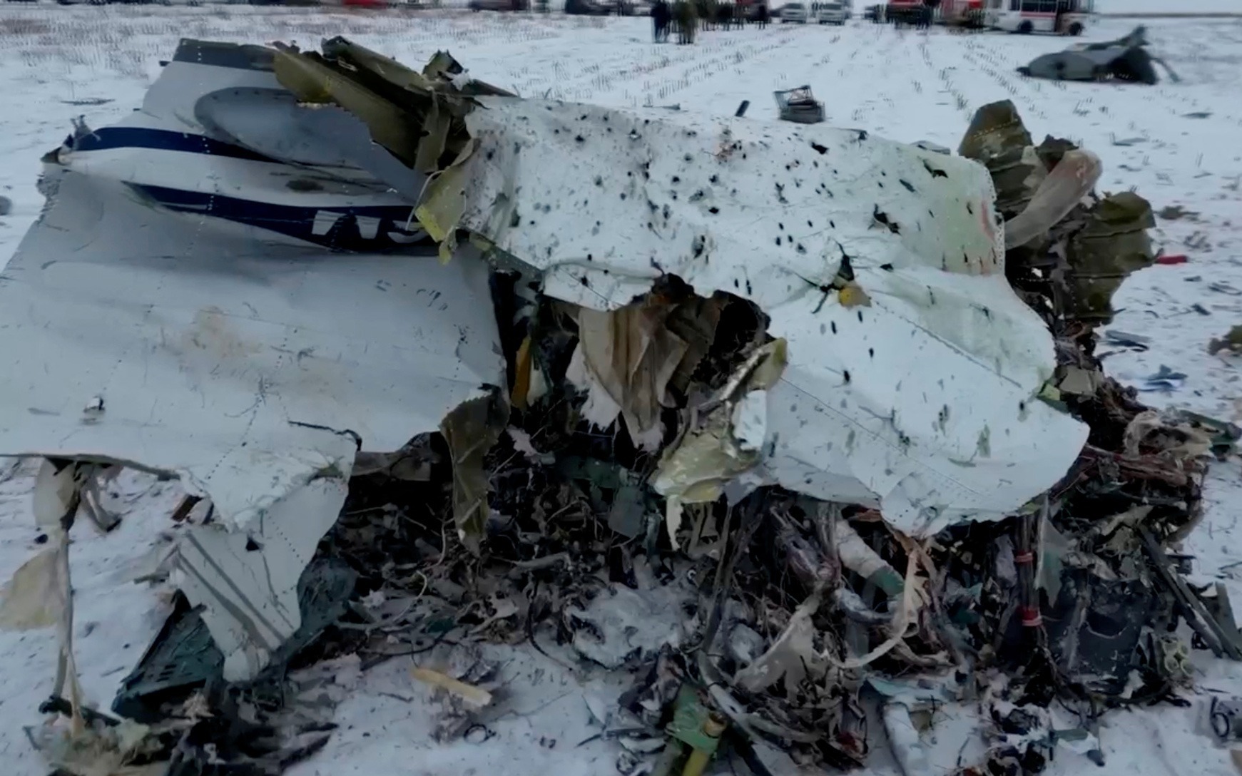 Hình ảnh báo chí 24h: Nga công bố mảnh vỡ chiếc máy bay chở tù binh Ukraine bị bắn hạ
