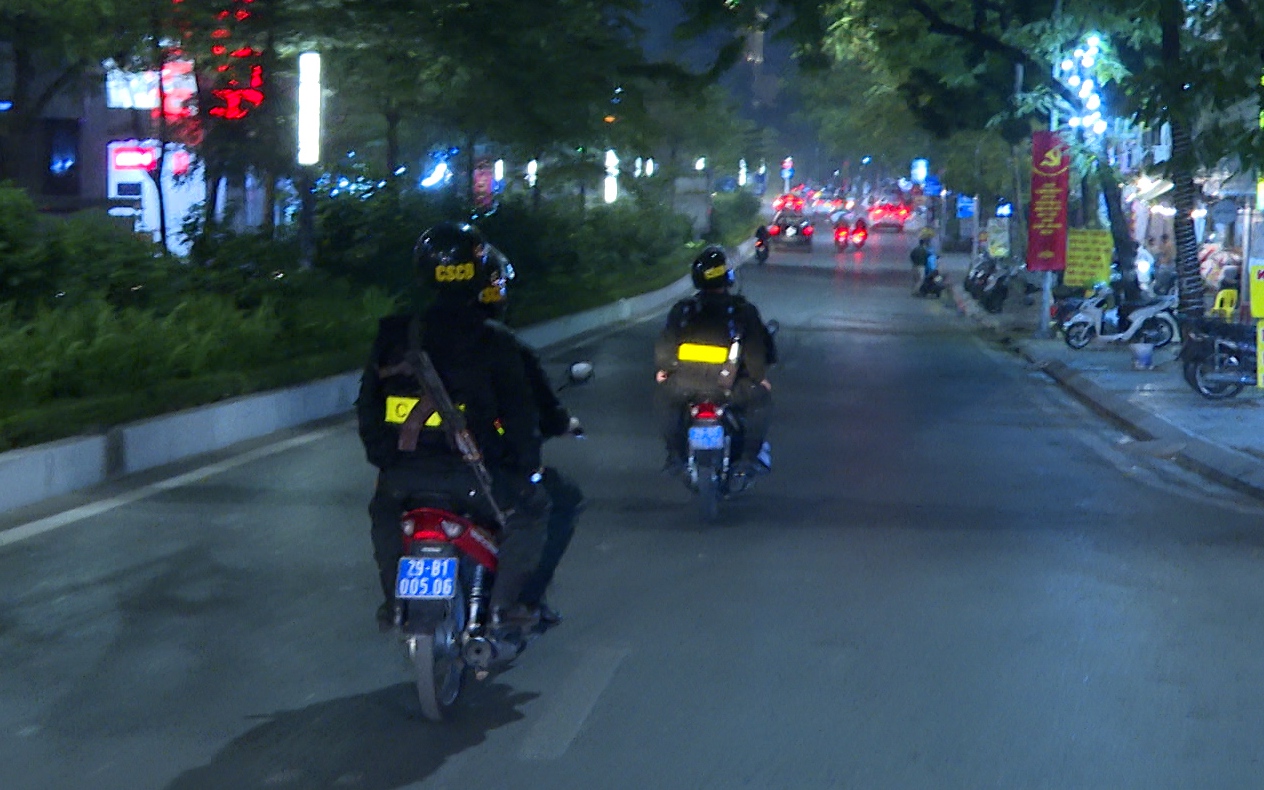 Video: "Tuần đêm" cùng lực lượng cảnh sát cơ động trên các tuyến phố Thủ đô