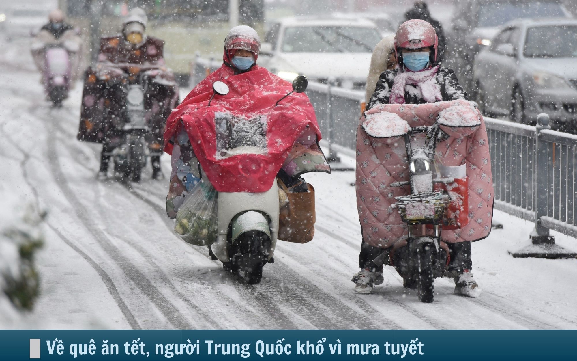 Hình ảnh báo chí 24h: Về quê ăn tết, người Trung Quốc khốn khổ vì mưa tuyết