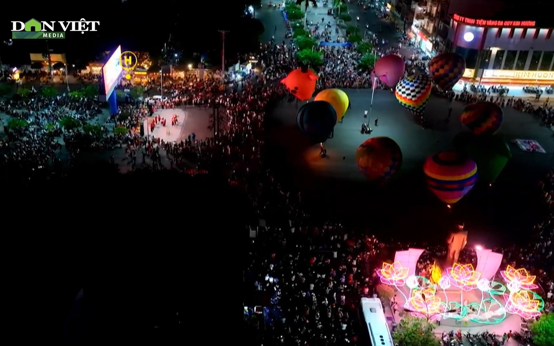 Rực rỡ lễ hội hoa đăng khinh khí cầu mừng 25 năm thành lập TP.Long Xuyên