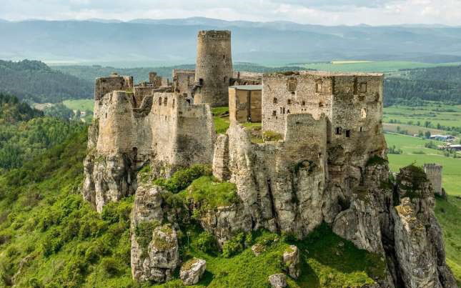 7 lâu đài hàng trăm tuổi bị bỏ hoang trên thế giới