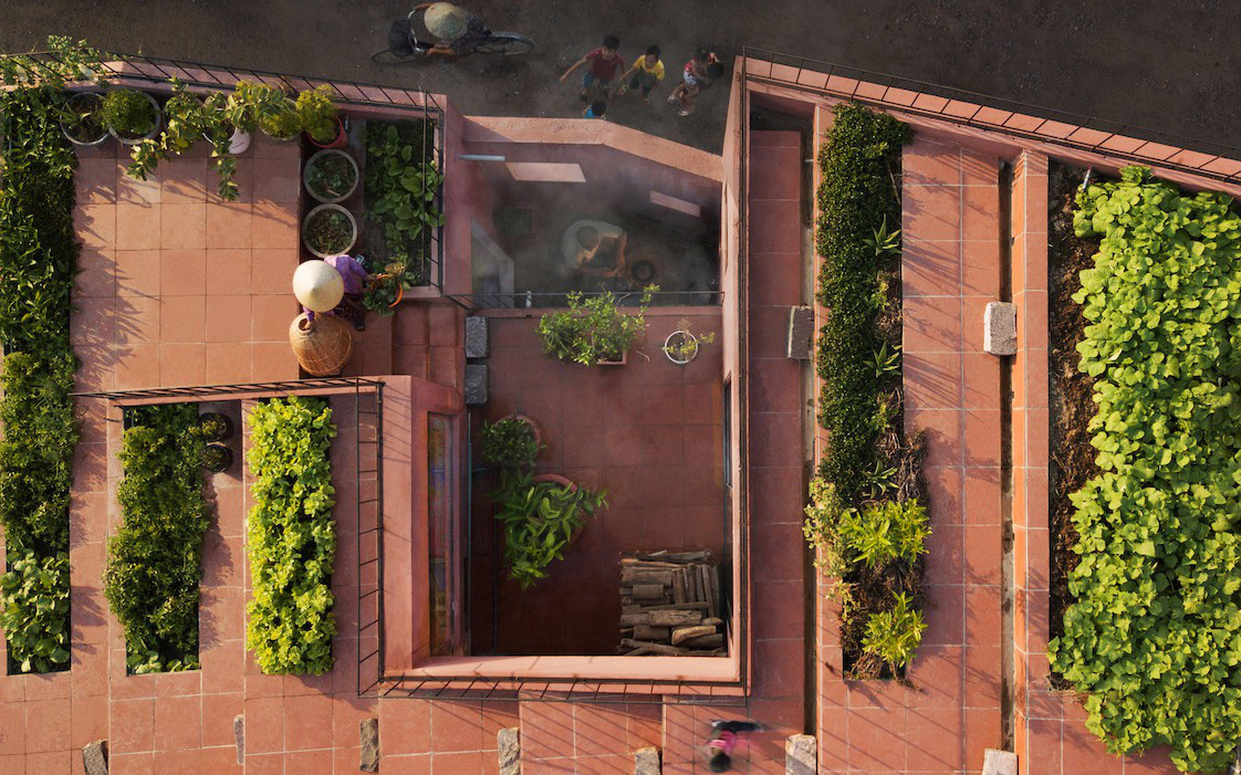 Ngôi nhà tại Việt Nam có 7 bậc thang trồng rau trên mái được quốc tế vinh danh
