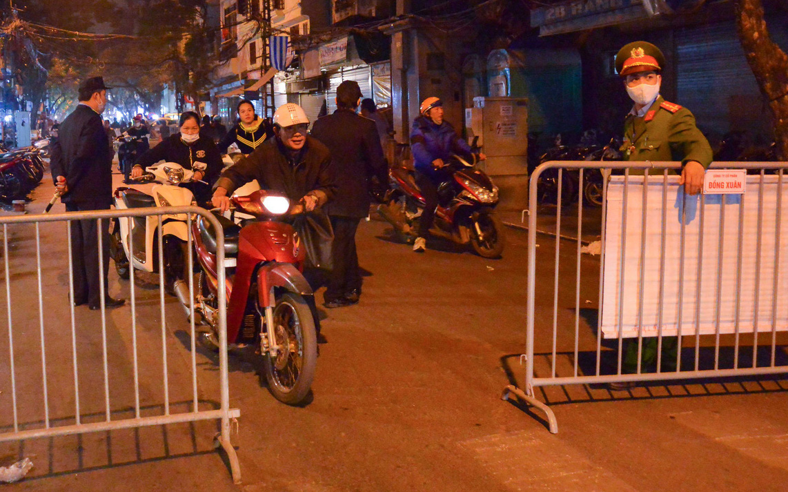 Người dân phố cổ cảm thấy bất tiện khi Hà Nội mở rộng thêm 8 tuyến phố đi bộ