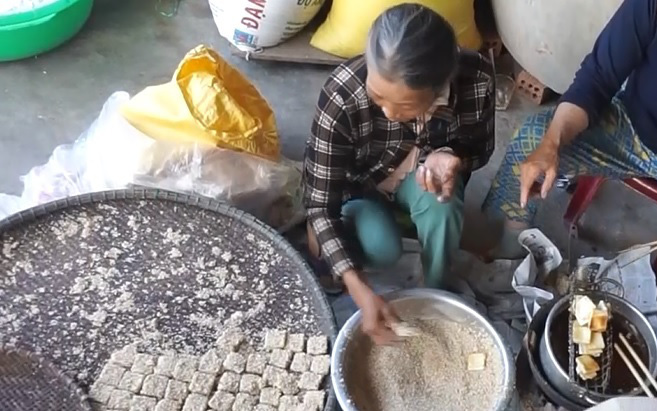 Đà Nẵng: Đặc sản bánh “bảy lửa” nức tiếng Đà thành hút hàng dịp Tết