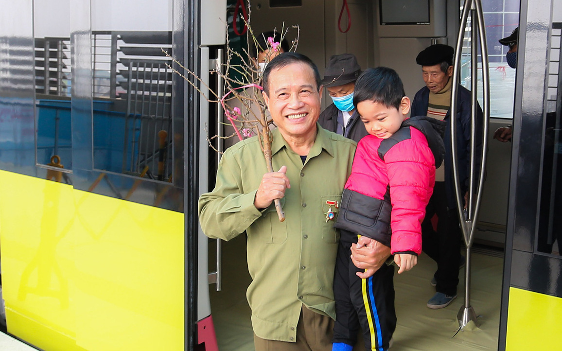 Hàng trăm người có cơ hội khám phá bên trong toa tàu metro Nhổn - Ga Hà Nội