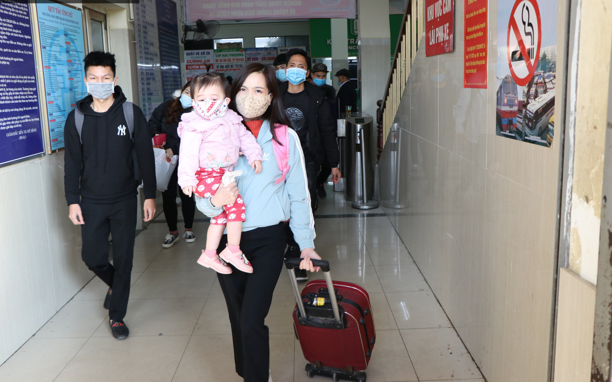 Hà Nội, TP.HCM: Các bến xe khách đồng loạt siết chặt công tác phòng dịch